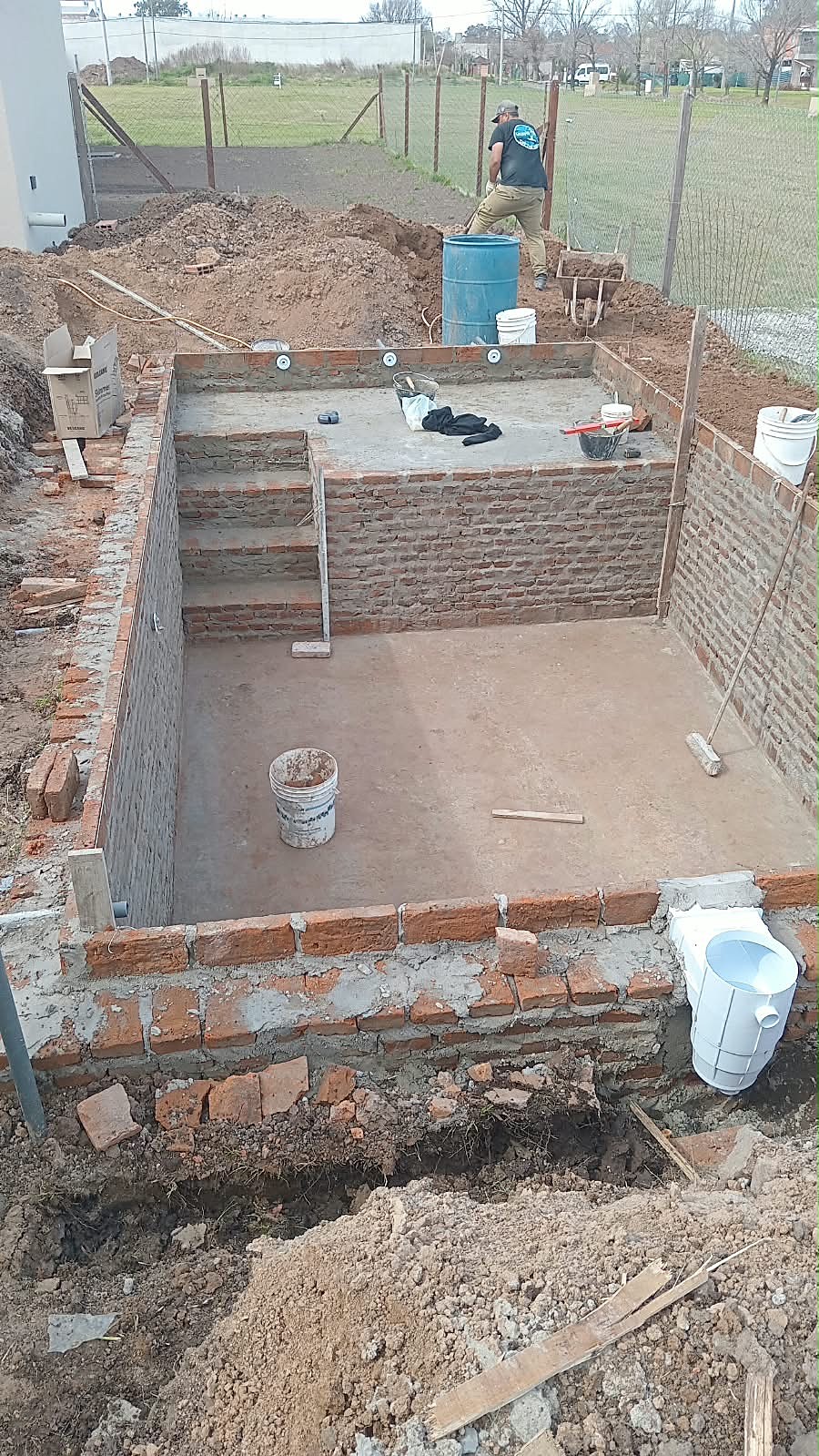 Excavación y cimentación de piscina