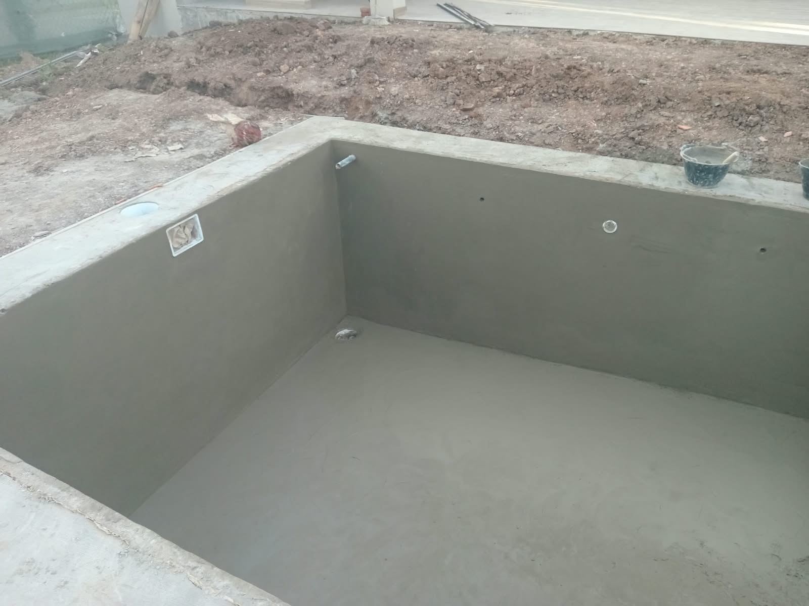 Piscina revocada lista para revestimiento